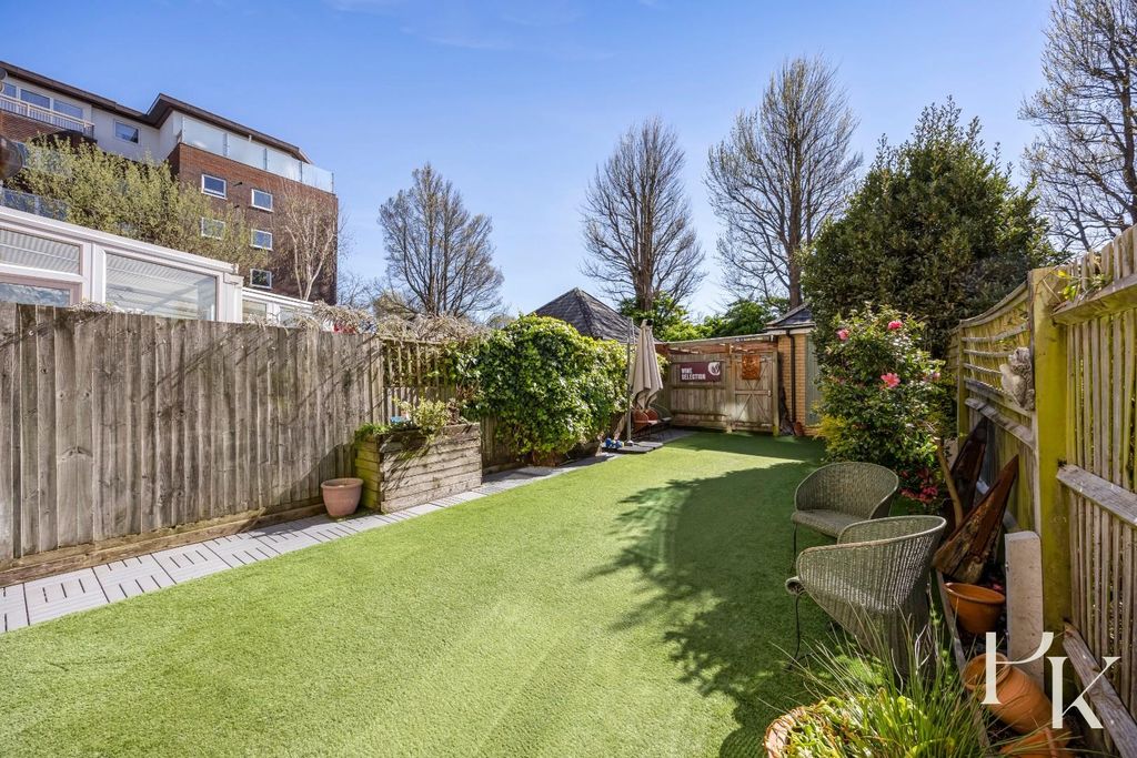 Property photo 2 of 20