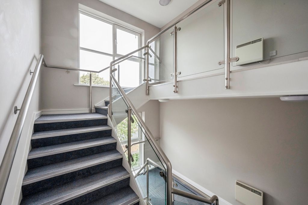 2 bed flat for saleLakeside Boulevard, Doncaster, South Yorkshire DN4 photo 5