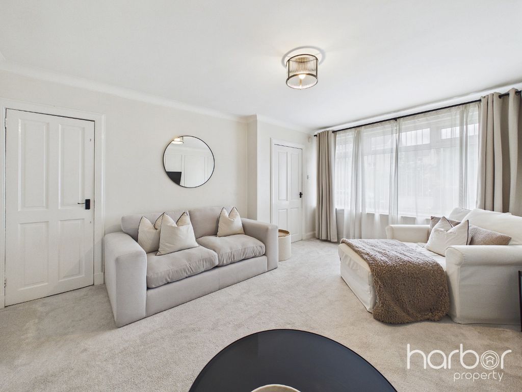 Property photo 3 of 17 4804226