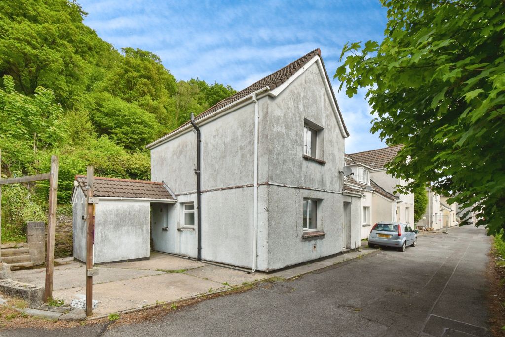 Property photo 2 of 17