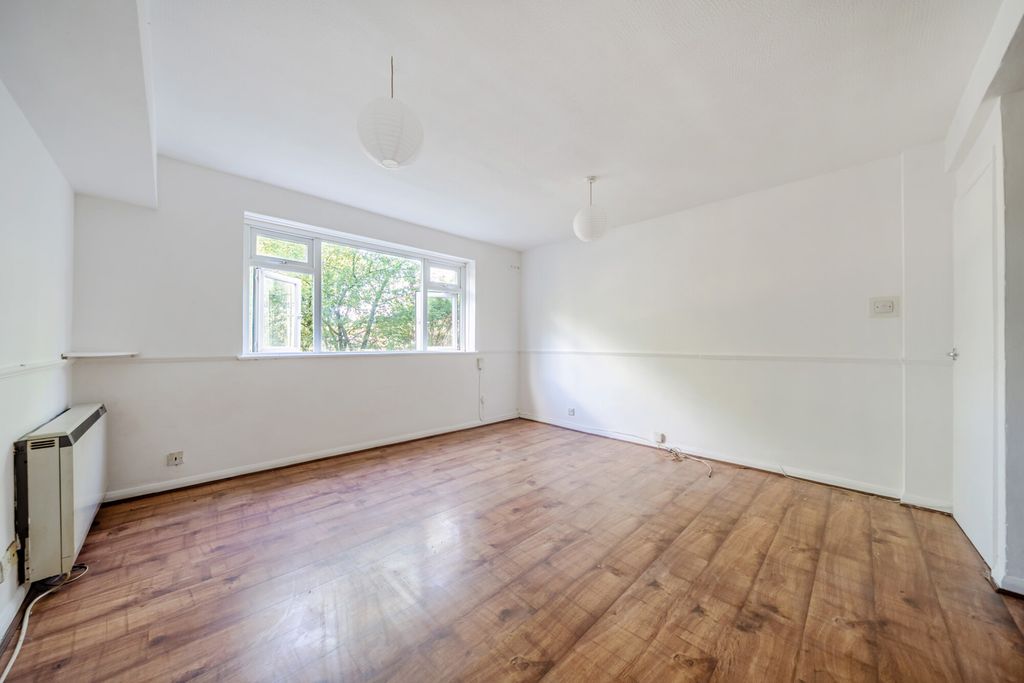 Property photo 1 of 17 1512696-2-6A8d5Db...