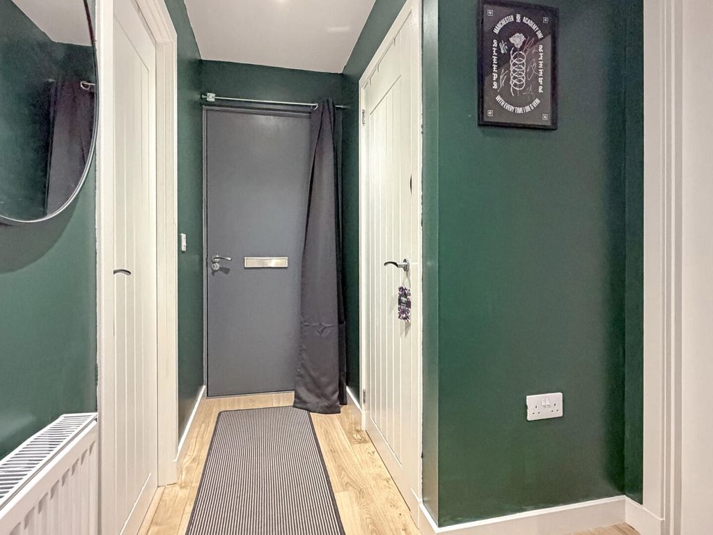 Property photo 2 of 10 Hallway