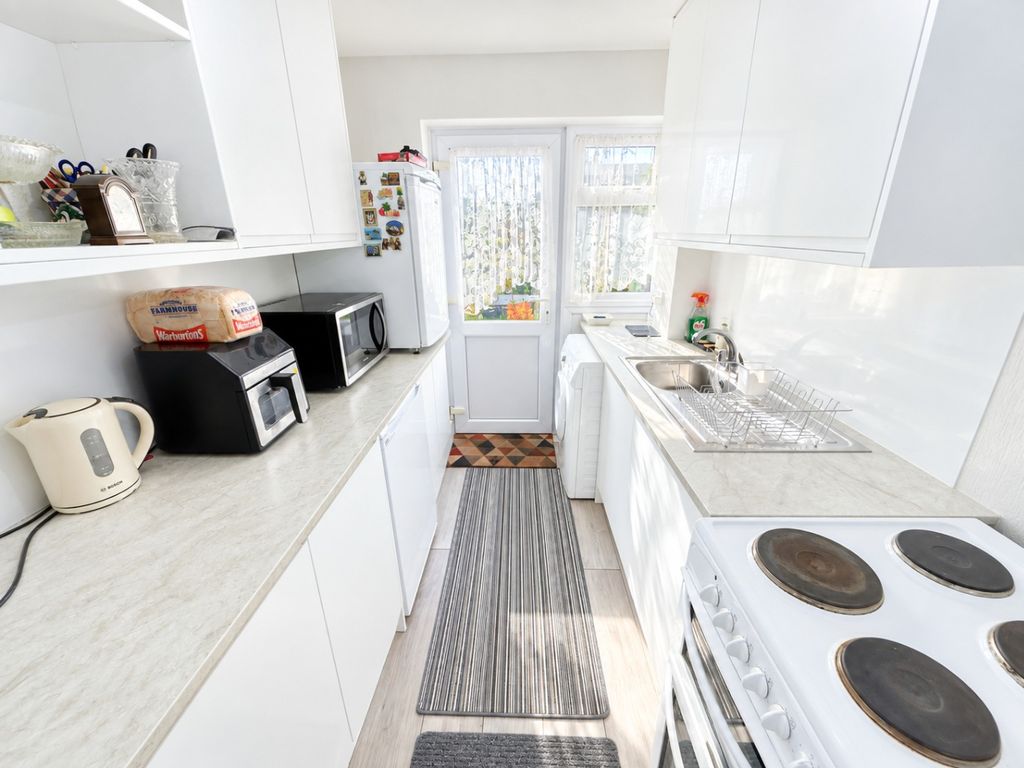 Property photo 2 of 9 5563682