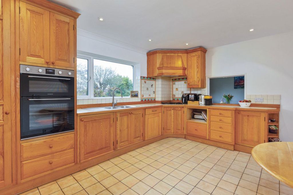 Property photo 2 of 13