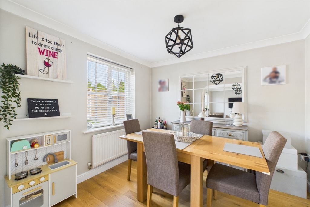 Property photo 3 of 18 Dining Room