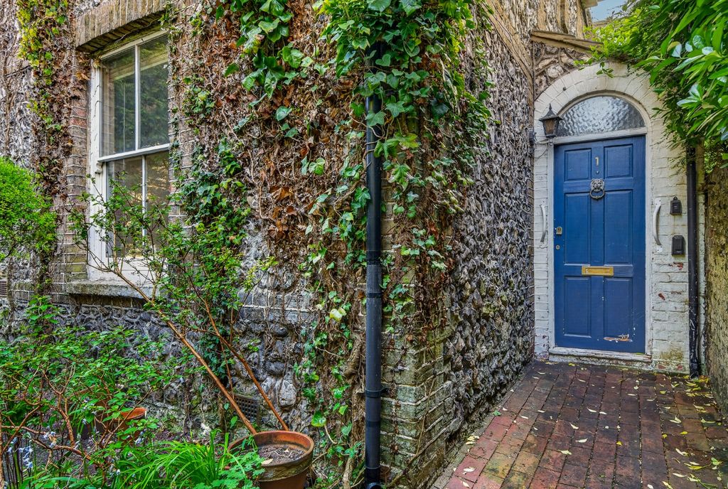 Property photo 1 of 13 4826330