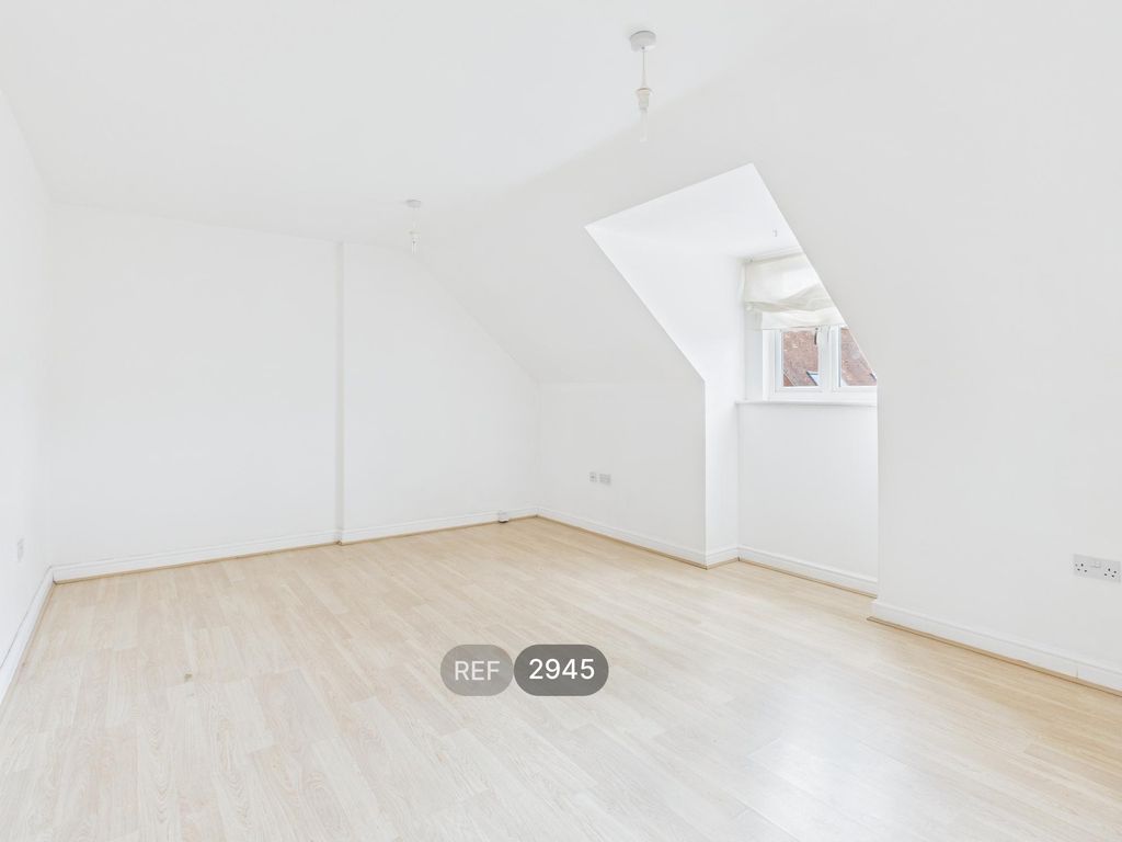 Property photo 2 of 10 Bedroom