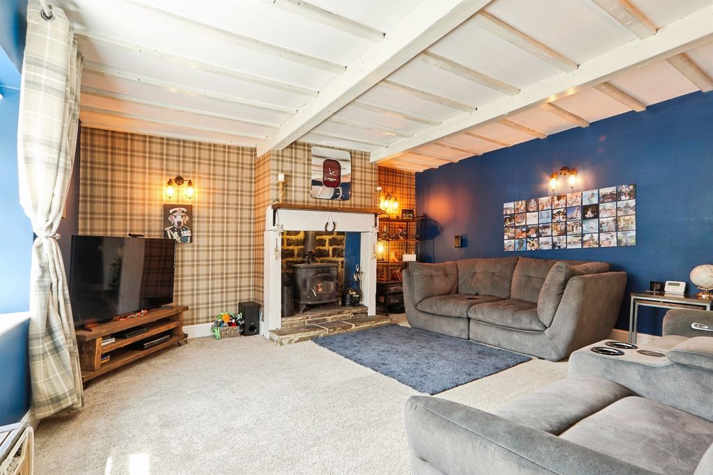 Property photo 2 of 25