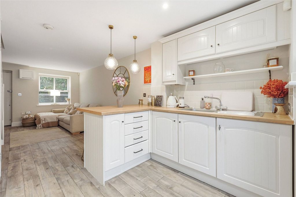 Property photo 2 of 19 Picture No. 15