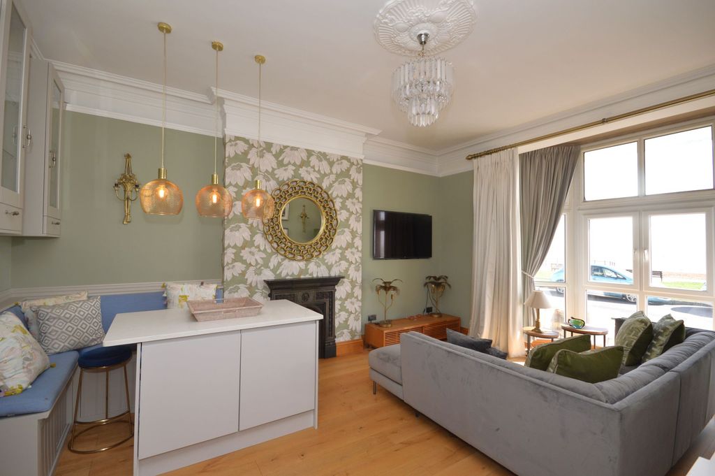 Property photo 2 of 21