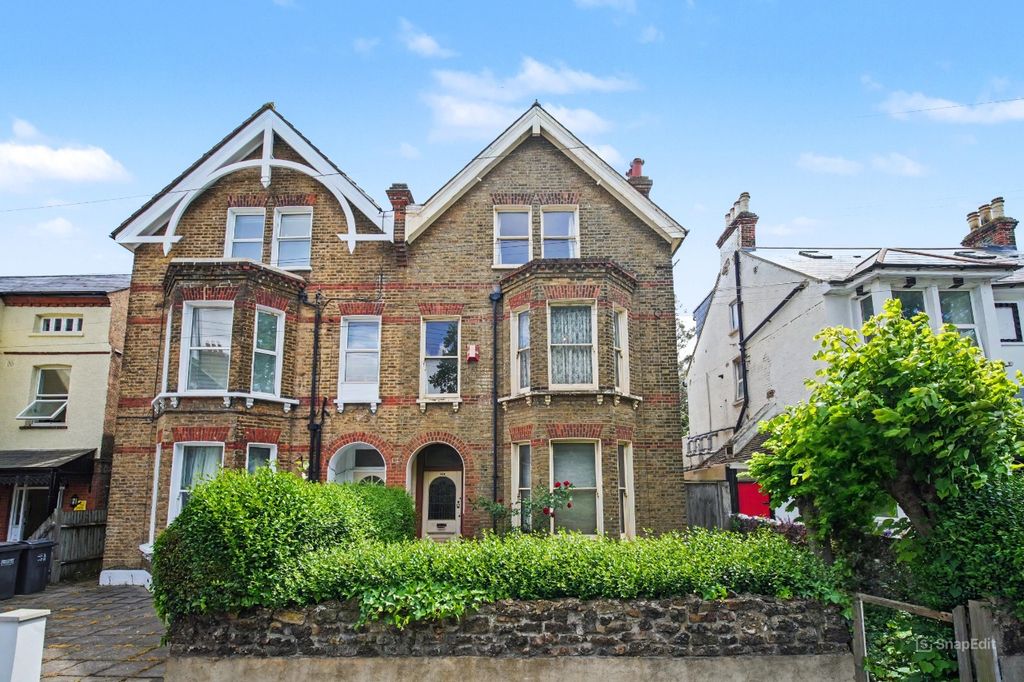 Property photo 1 of 24 200 Woodside Green, South Norwood, London, Se25 5Ew