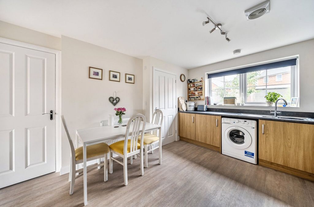 Property photo 2 of 10 1327745-7-6887987...