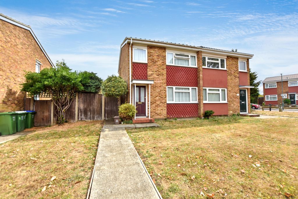 Property photo 1 of 19 28 Oakley Drive, New Eltham, London, Se9 2Hj