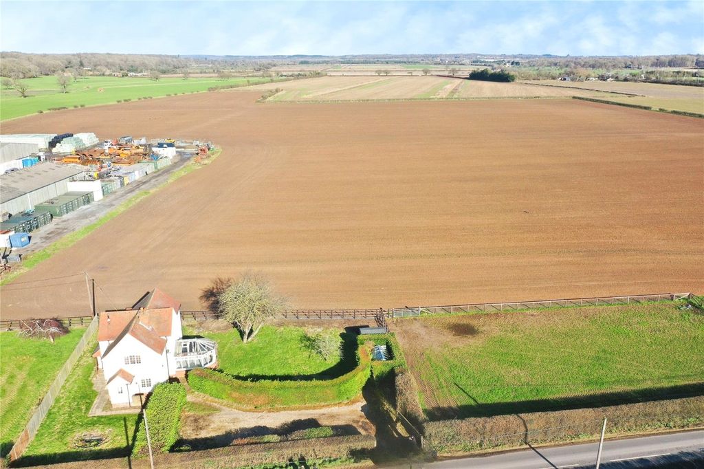 Property photo 2 of 16 Farmhouse & Paddocks