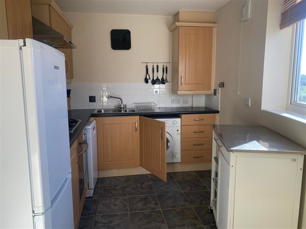 Property photo 3 of 10 Kitchen