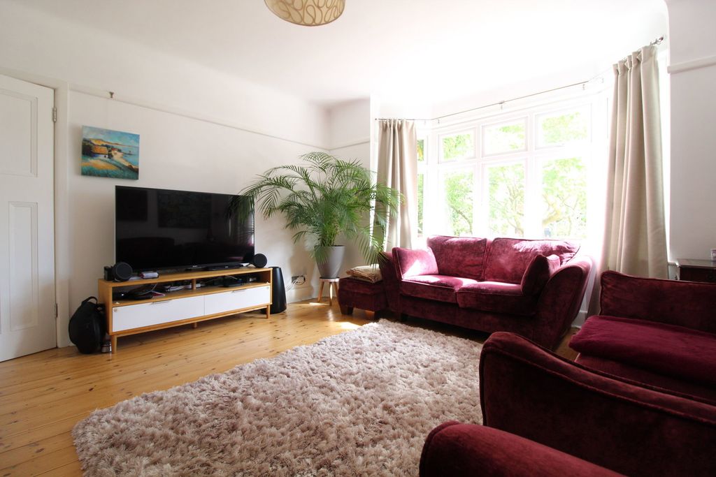 Property photo 3 of 32