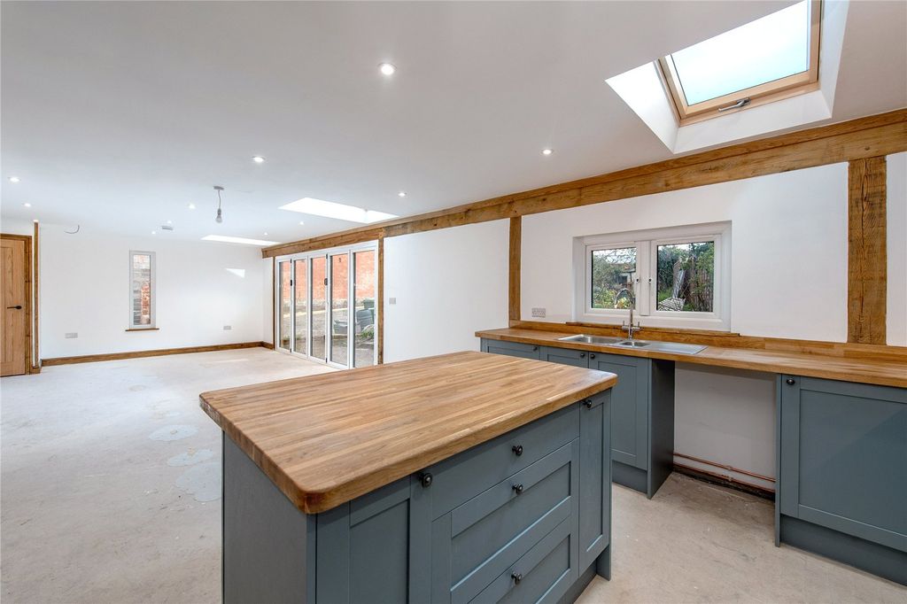 Property photo 2 of 31 Kitchen/Dining Room