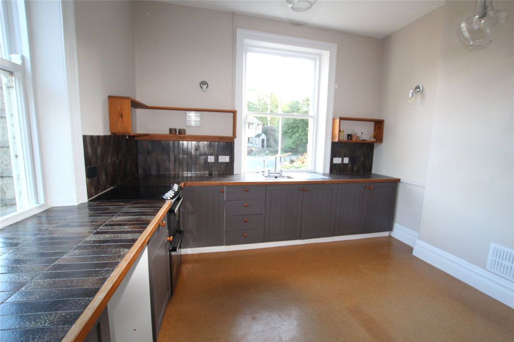 Property photo 3 of 19 Kitchen