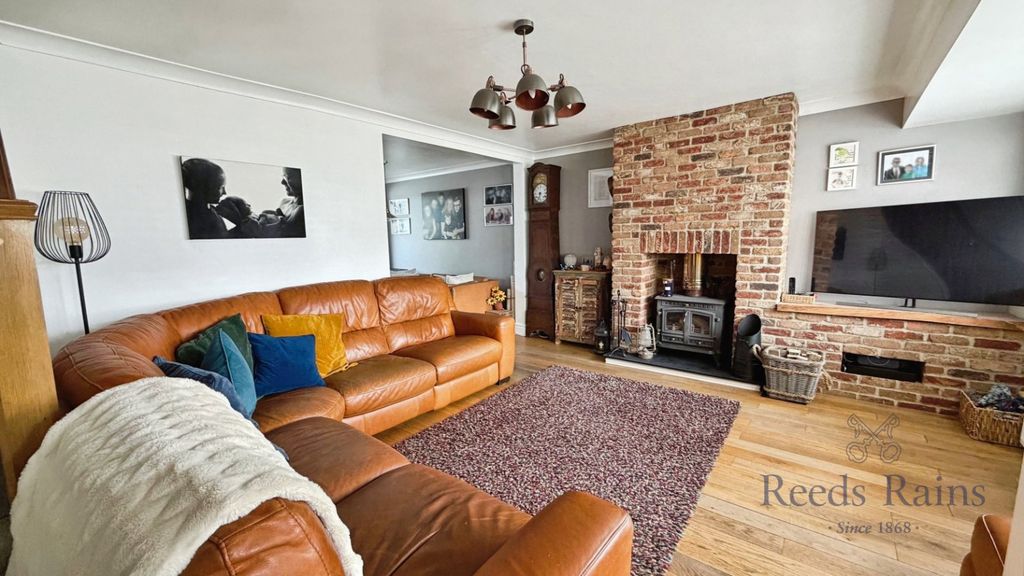 Property photo 2 of 27 Lounge