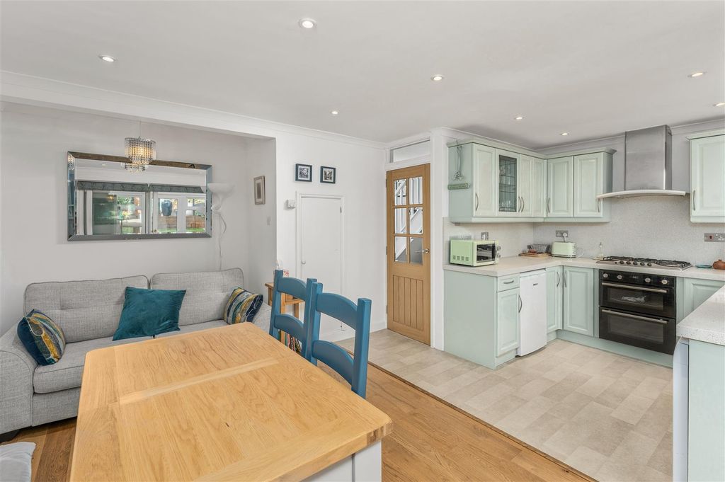 Property photo 2 of 18 55 Ironstones, Banbury-11.Jpg
