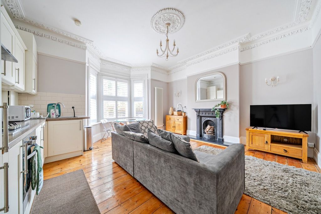 Property photo 2 of 14 Picture No. 17