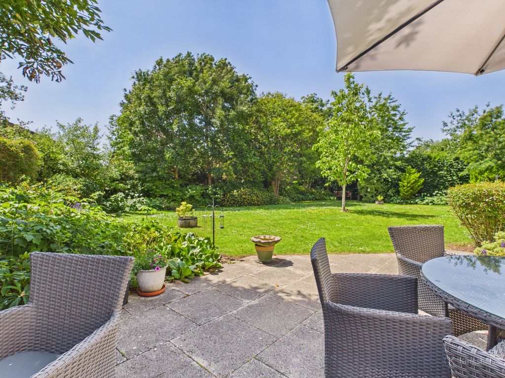 Property photo 3 of 12 Communal Garden