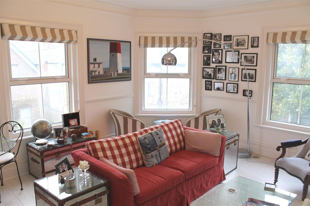 Property photo 2 of 8