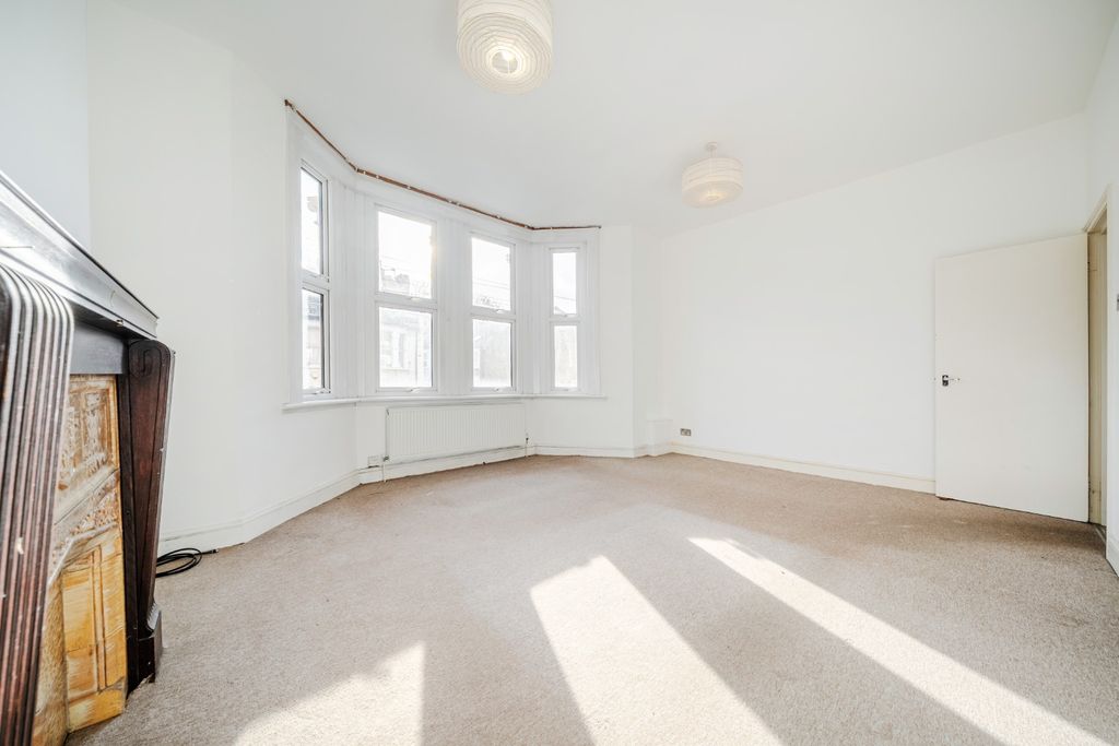 Property photo 3 of 13 4772483