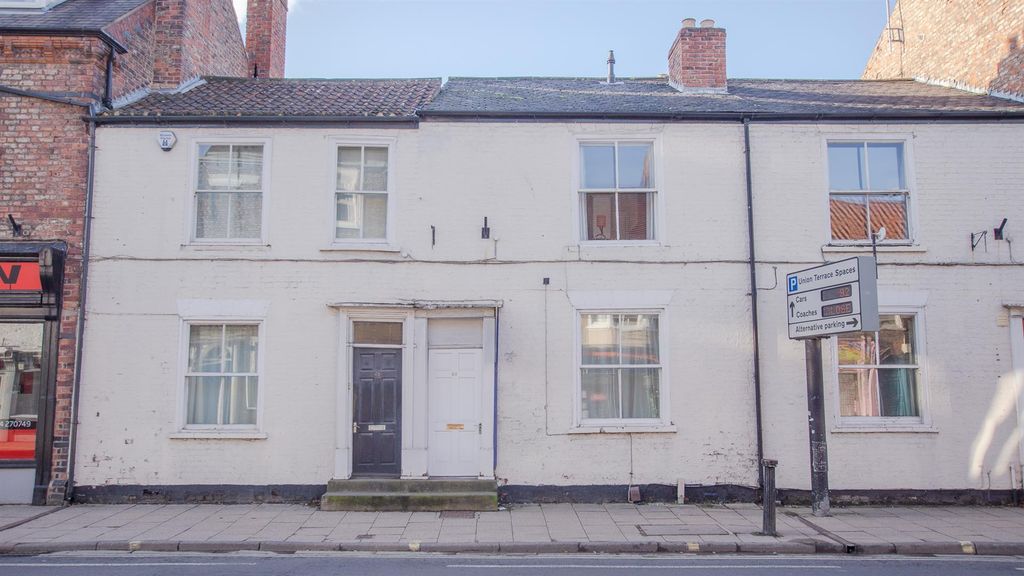 Property photo 1 of 8 Gillygate External.Jpg