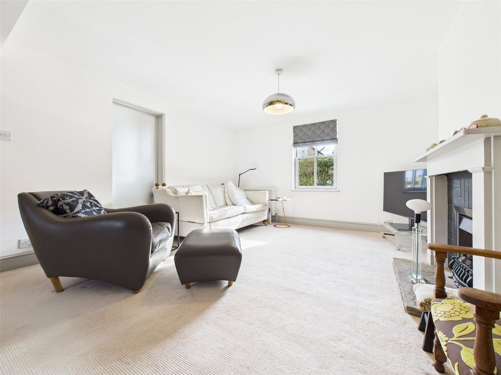 Property photo 2 of 15 Picture No. 04