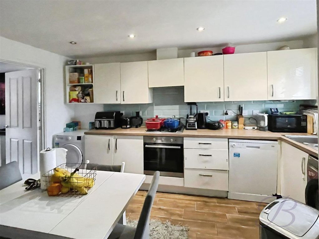 Property photo 3 of 19 987Fdc1B-98335c18-E5d1-4190-Af44-Bfb1Ffa390c3.Jpg