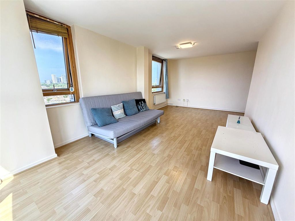 Property photo 2 of 10 Lounge
