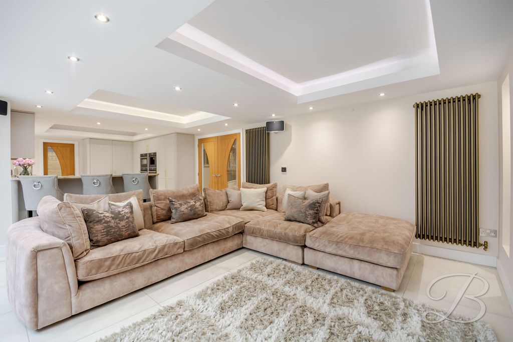 Property photo 3 of 28 Living Room