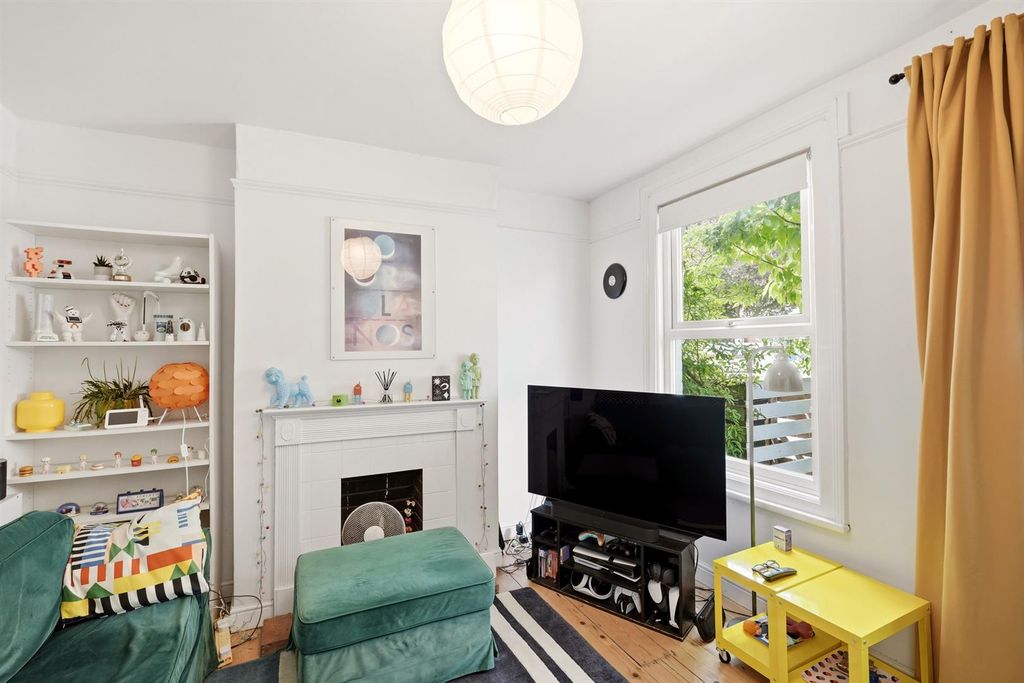 Property photo 2 of 15 110-Caernarvonroad-016.Jpg