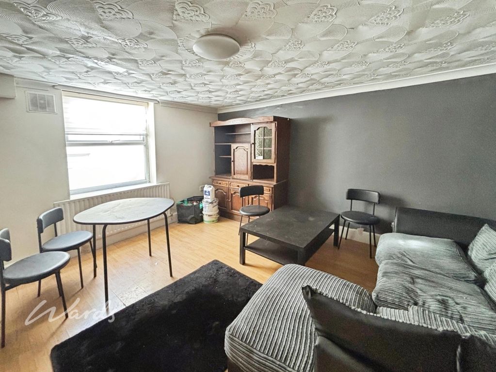 Property photo 2 of 6 Lounge