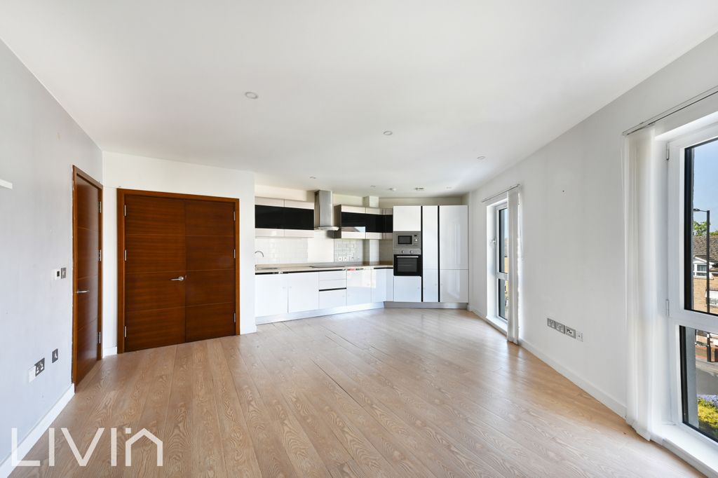 Property photo 2 of 8 6