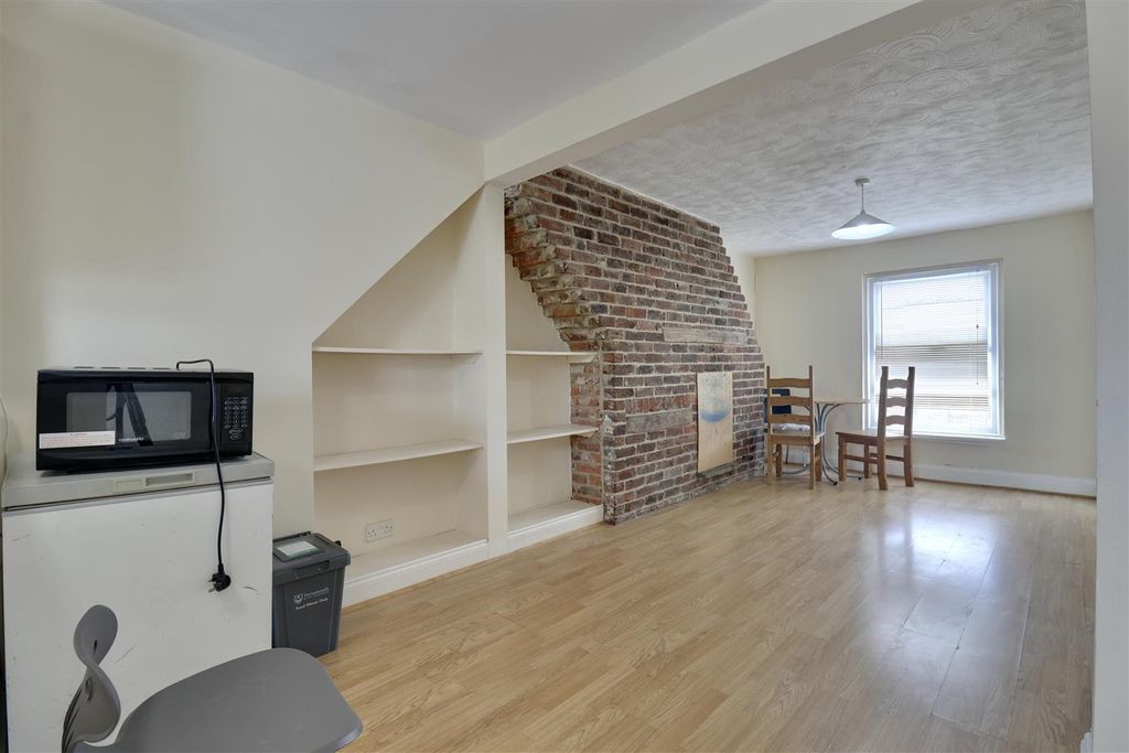 Property photo 3 of 9 B76C1EE3-D77E-47Aa-A7EE-201608F85126_1_201_A.Jpeg