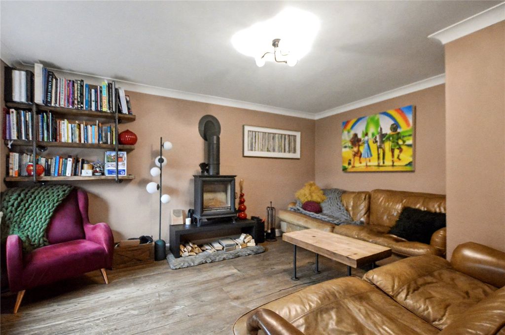 Property photo 2 of 16 Picture No. 23