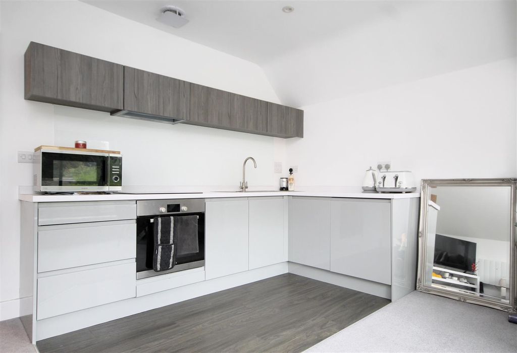 Property photo 1 of 7 Kitchen.Jpg