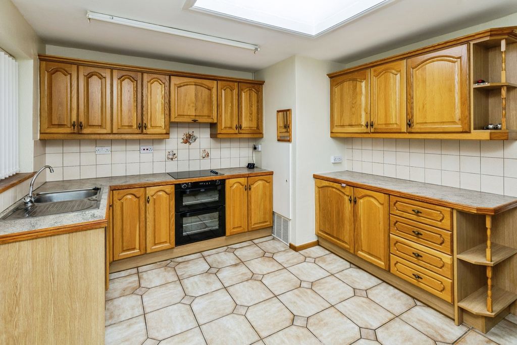 Property photo 3 of 16 Kitchen