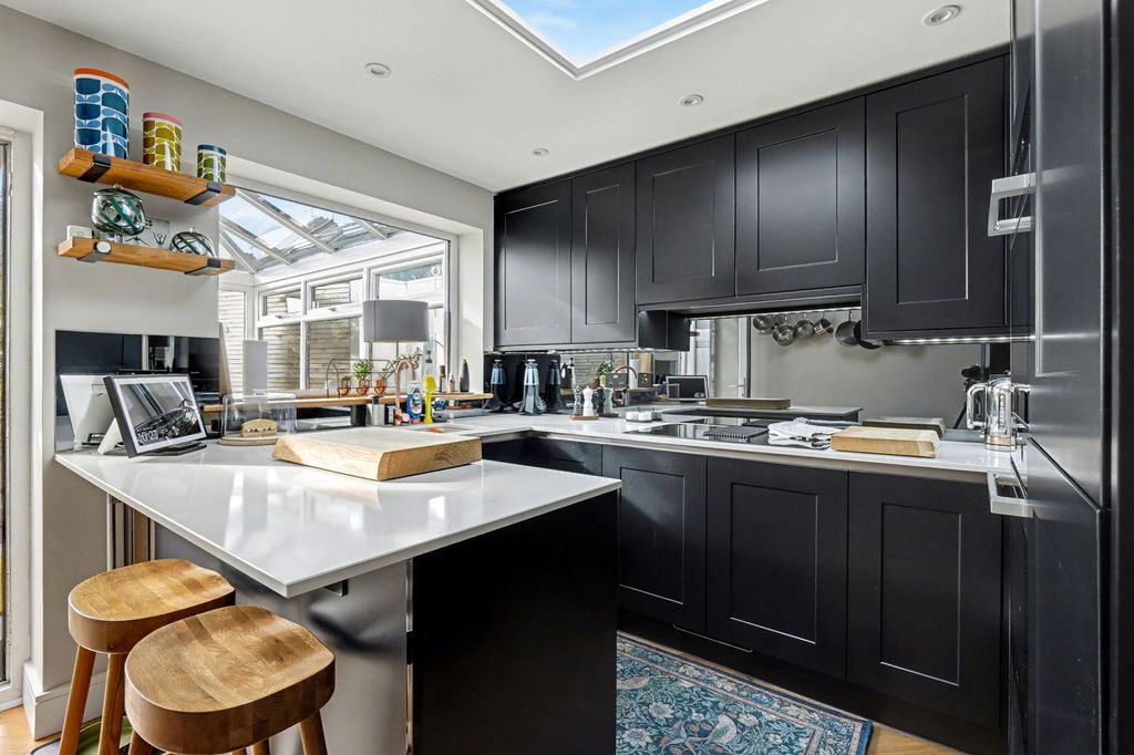 Property photo 2 of 34