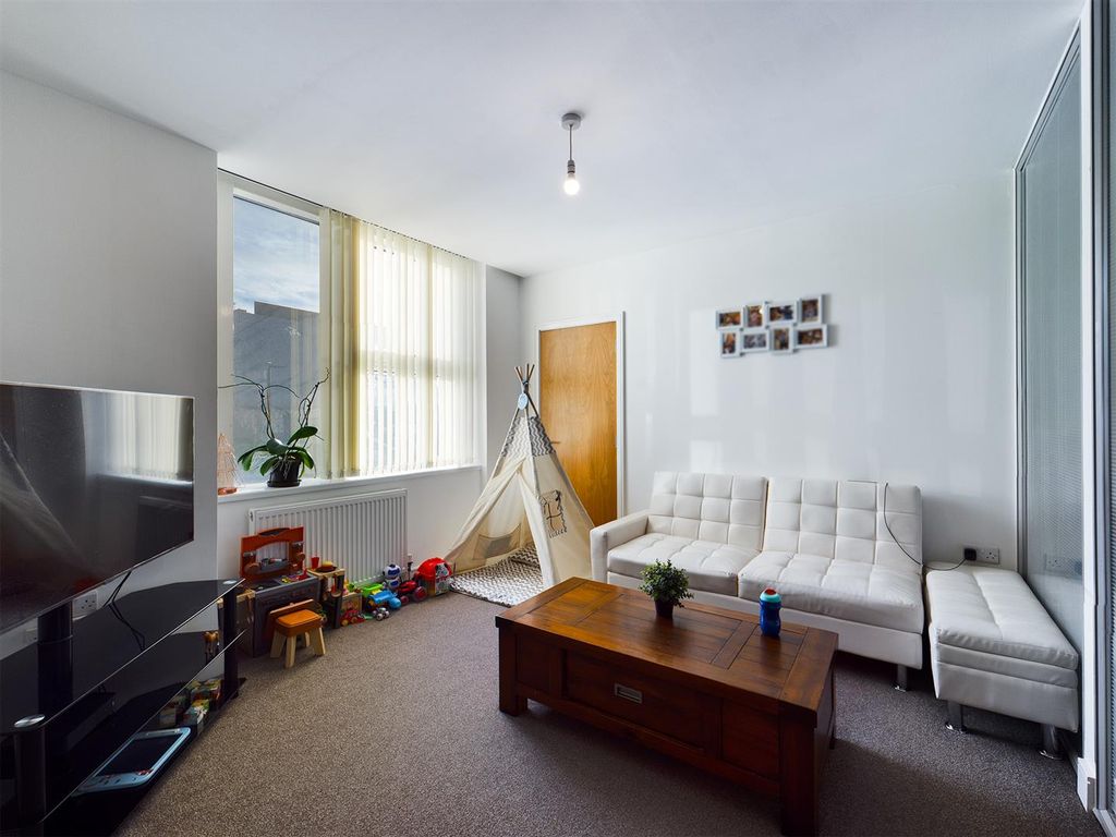 Property photo 3 of 9 Cam00318P1-Pr0229-Still07.Jpg