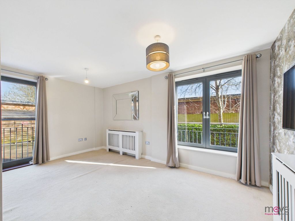 Property photo 3 of 11 Lounge