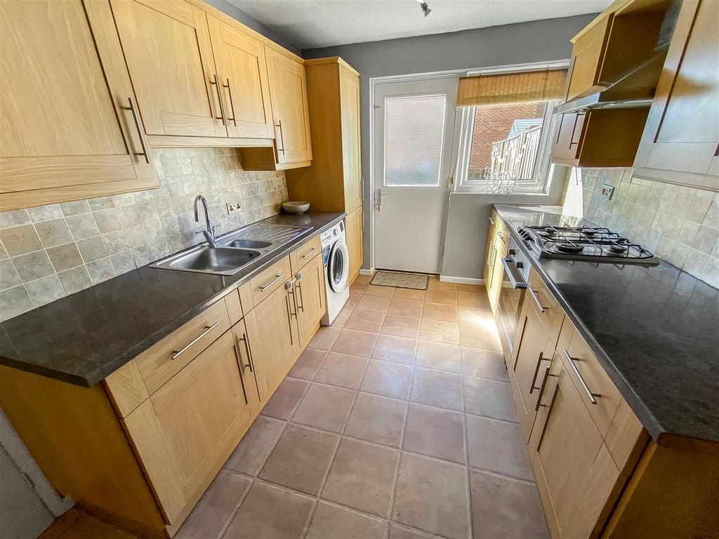 Property photo 2 of 10 Kitchen/Dining Room