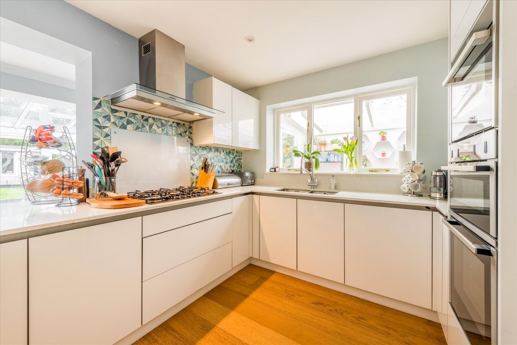 Property photo 3 of 22 Image