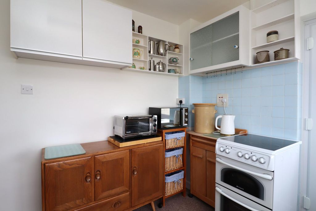 Property photo 3 of 25 Kitchen