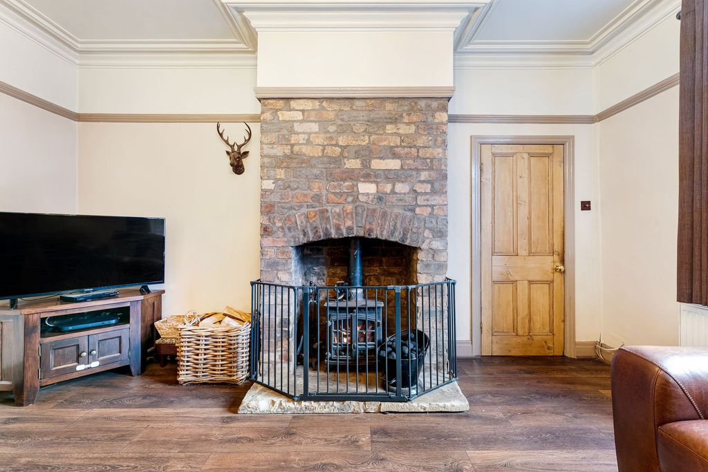 Property photo 2 of 33