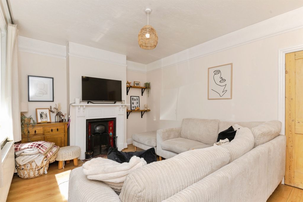 Property photo 2 of 14