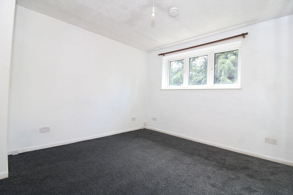 Property photo 1 of 17 Bedroom One