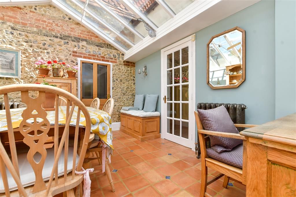 Property photo 2 of 20 Conservatory